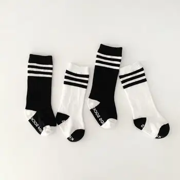 Весенне-осенне-зимние мягкие хлопчатобумажные носки для маленьких девочек, Носки в черно-белую полоску для новорожденных, Носки для маленьких мальчиков, Нескользящие носки в пол